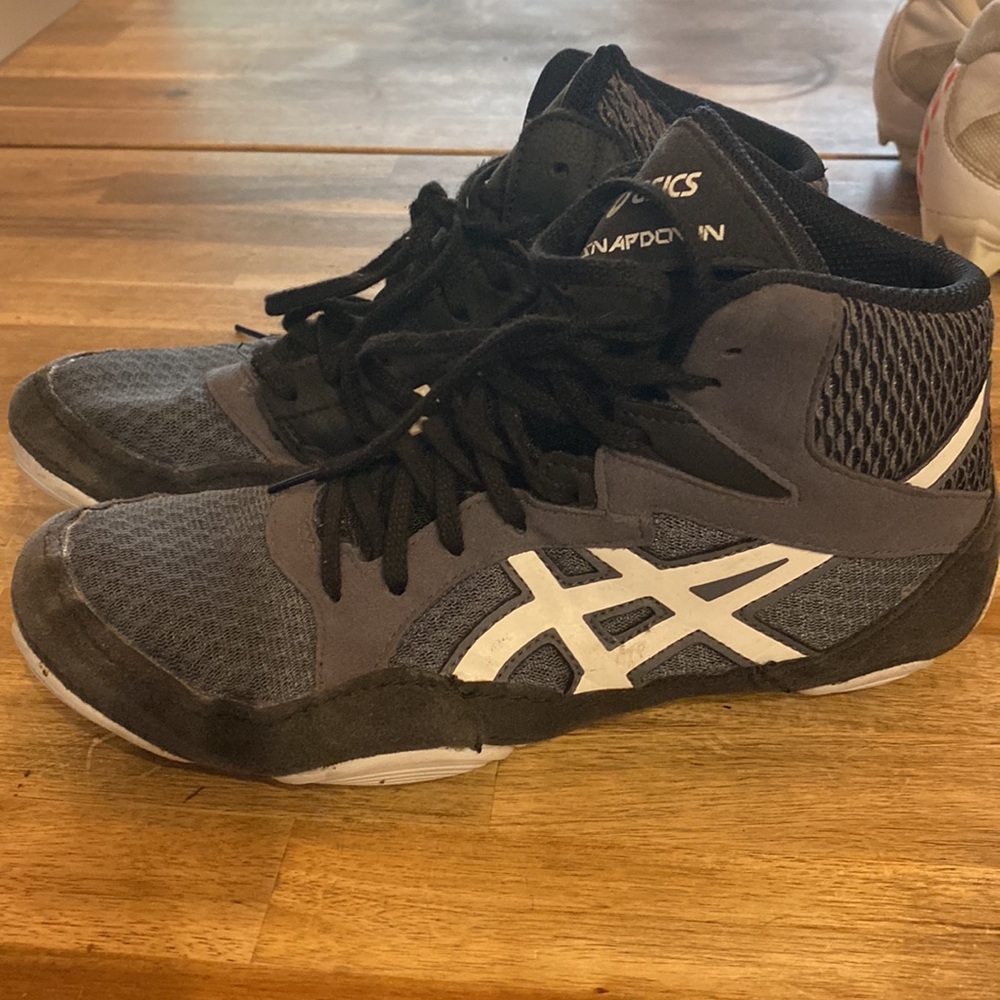 Men’s Wrestling Shoes -ASICS Snapdown size 7